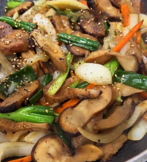 Stir-fried pine mushroom with vegetables