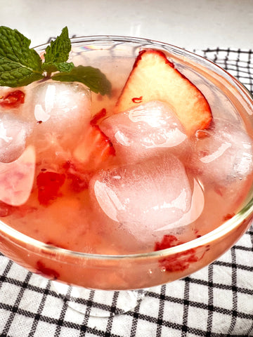 Strawberry-Soju-Fizz-Cocktail-A-Refreshing-Way-to-Enjoy-Vitaberry Kevin's Choice