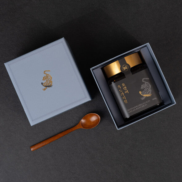 [팔팔호랑이] 수저포함 프리미엄 흑도라지청 Aged Black Balloon Flower Root(Includes Serving Spoon)