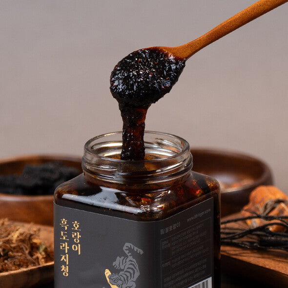 [팔팔호랑이] 수저포함 프리미엄 흑도라지청 Aged Black Balloon Flower Root(Includes Serving Spoon)