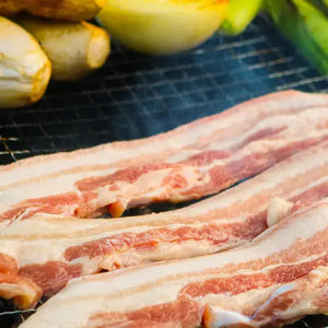 korean pork belly on grill 삼겹살구이